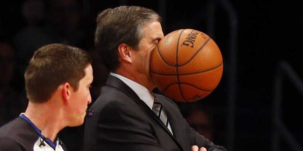 amazing-photo-captured-exact-moment-an-nba-coach-was-hit-in-the-face-with-a-ball